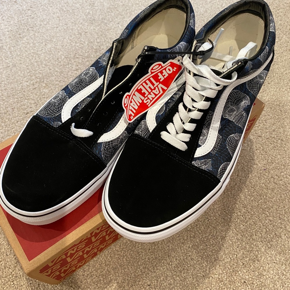 Vans Old Skool wideframe skulls size Men 10.5 Women 12 NWT